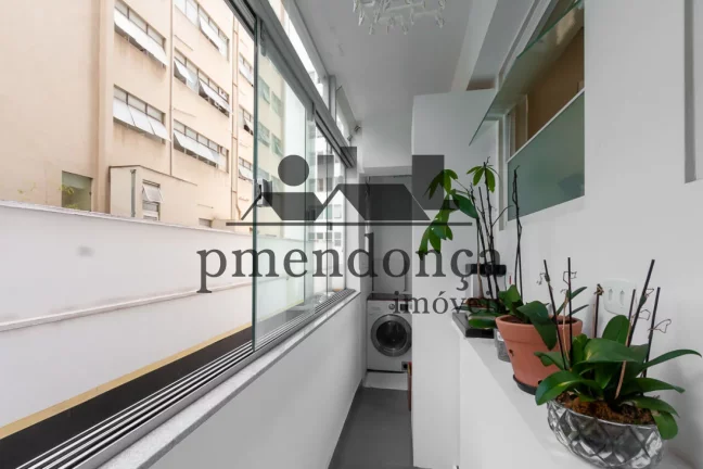 Imagem Apartamento reformado no primeiro andar em prédio charmoso da Ru Dr Gabriel dos Santos