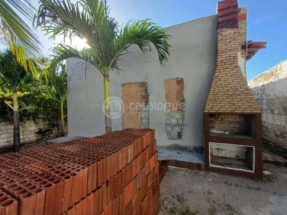 Imagem Oportunidade em Ponta Negra - Casa de Esquina para Reforma.