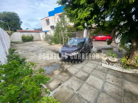 Imagem Casa Espaçosa com 6 Quartos e 2 Suítes à Venda por R$ 600 Mil