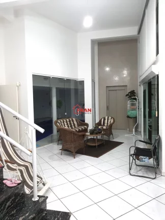 Imagem Maravilhossa casa Condominio Fechado excelente localização.