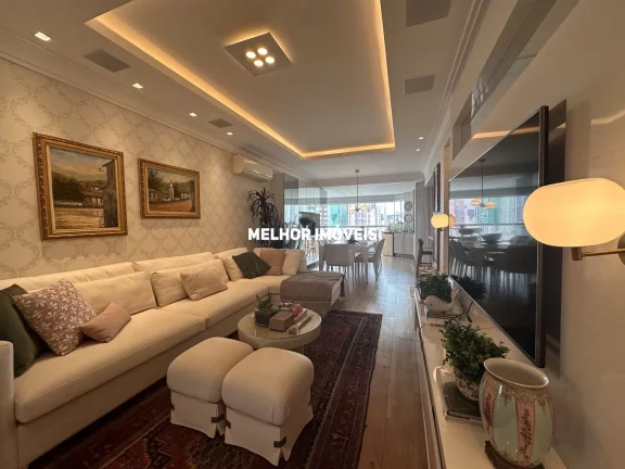 Imagem Apartamento á venda finamente mobiliado com 3 suítes, 2 vagas no centro Balneário Camboriú