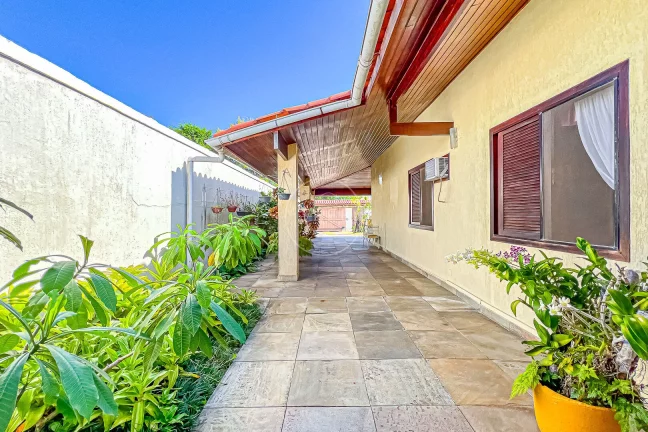 Imagem CASA LINEAR com 4 DORMITÓRIOS e 600m² de terreno no RIOMAR - Barra da Tijuca