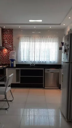 Imagem Sobrado Grande 222 m² no centro 3 Dormitorios sendo 3 suítes e 4 Vagas