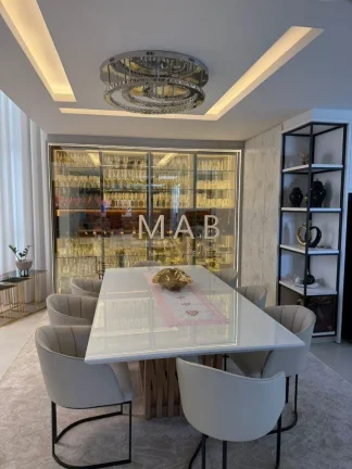 Imagem Imponente Casa de Luxo em Condomínio nos Ingleses, Florianópolis-SC: 5 quartos, 3 suítes, 3 salas, 5 banheiros, 424m² de área.