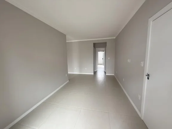 Imagem 02 Suítes, térreo com excelente padrão de acabamento e perto da Praia, esse apartamento em Gravatá, Navegantes. Adriano Carpes Imóveis Vende