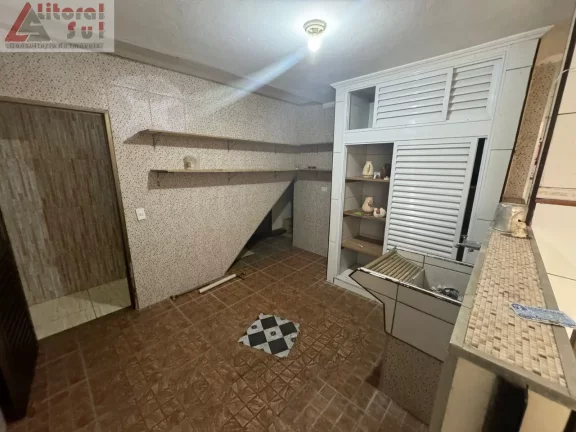 Imagem Imperdível: Casa à venda em Praia Grande-SP, bairro Real, 3 quartos, 1 suíte, 1 sala, 3 banheiros, 3 vagas, 173,25 m².