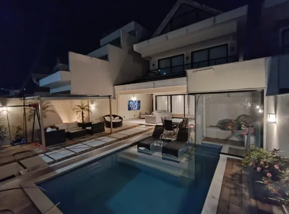 Casa de Condomínio com 5 Quartos para Alugar, 500 m² em Recreio Dos Bandeirantes - Rio De Janeiro