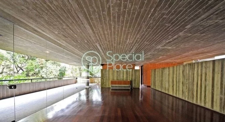 Imagem Excelente residência com 976m² de área construída num terreno de 3.100m² no bairro Cidade Jardi...