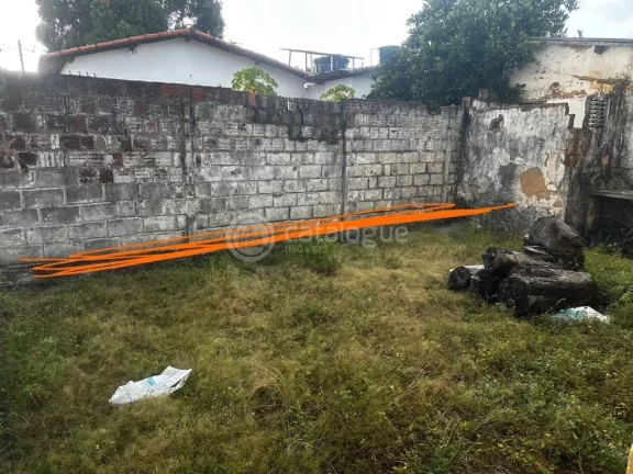 Imagem Casa Antiga com Potencial no Conjunto Ponta Negra