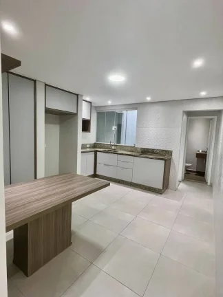 Sobrado com 160 m² 3 Dormitorios sendo 1 Suite e 2 Vagas de Garagens