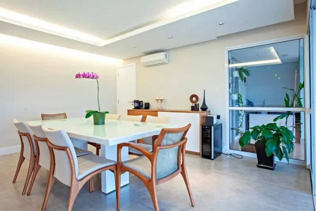 Imagem Apartamento 258M², 3Q, 3 Suítes, 2 Salas, 5 Banheiros, 4 Vagas, Varanda Gourmet, Academia, Piscinas, Churrasqueira, Salão de Festas e Jogos, Depósito.