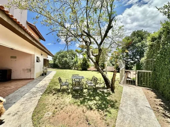 Imagem Cond Vila Velha - Casa 80% TÉRREA, 3 suítes! Lote 1.546m² plano!