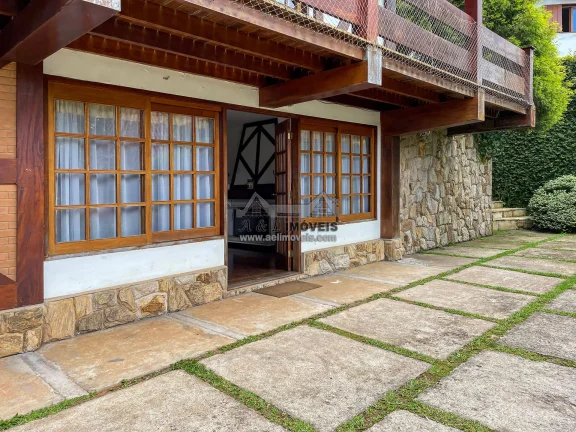 Imagem Casa à venda em Campos do Jordão - Com 4 dormitórios próximo ao Capivari