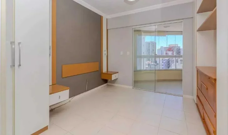 Imagem Apartamento com 3 dormitórios sendo 1 suíte e 2 vagas em Balneário Camboriú/SC