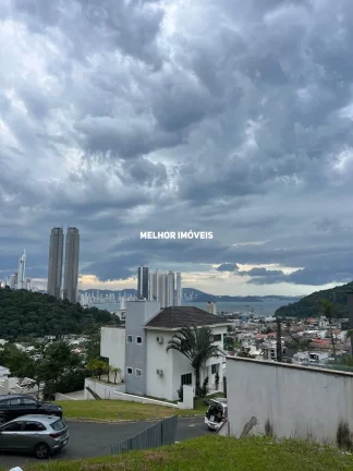 Imagem Terreno á venda em Condomínio fechado localizado em Balneário Camboriú