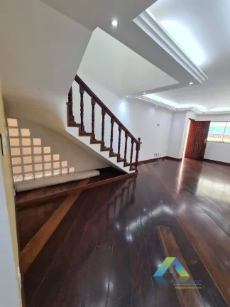 Imagem Sobrado com 3 suítes e 4 vagas em Vila Pires, Santo André/SP !!