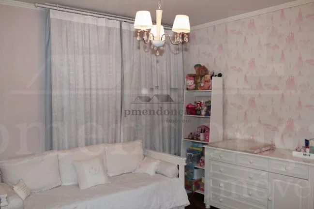Imagem Belíssimo apartamento em andar alto, sendo 1 por andar, recém reformado com fino acabamento. Bem a...