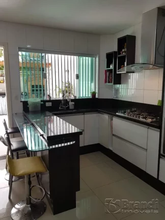 Imagem Ótimo sobrado 3 dorms sendo 1 suíte planejada, cozinha planejadas, 2 vagas.