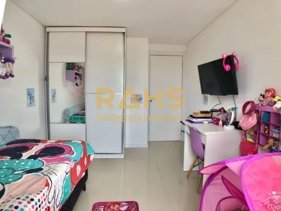 Imagem Sobrado Geminado com 115 m² de área construída com 1 suíte e 2 quartos, 2 vagas de garagem a ven...