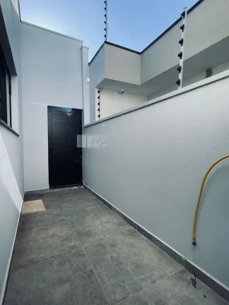 Imagem Casa com 3 quartos, sendo 01 suíte, 154 m², à venda por R$ 700.000