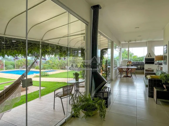 Imagem Casa em Condomínio Fechado em Taubaté — 3 Unidades, Gourmet e 2 Lareiras