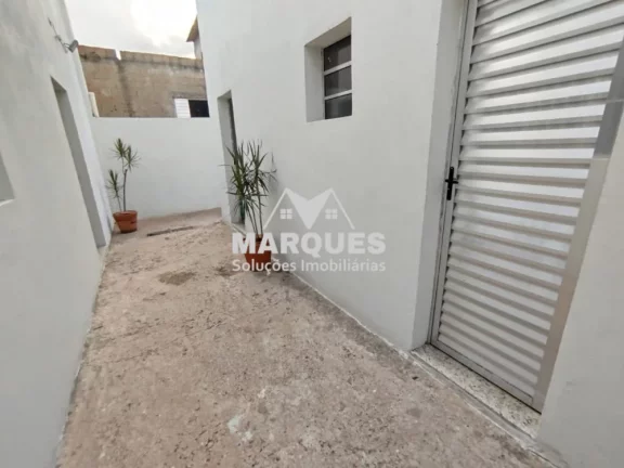 Imagem Terreno de 301m² com Salão Versátil no Jardim das Figueiras