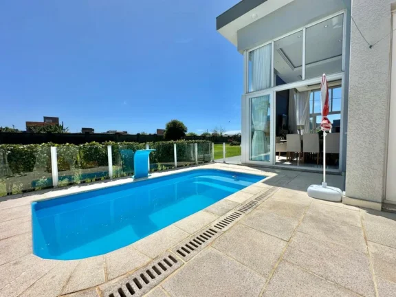 Imagem Casa em Condominio 4 Dormitórios - Bairro Araçá