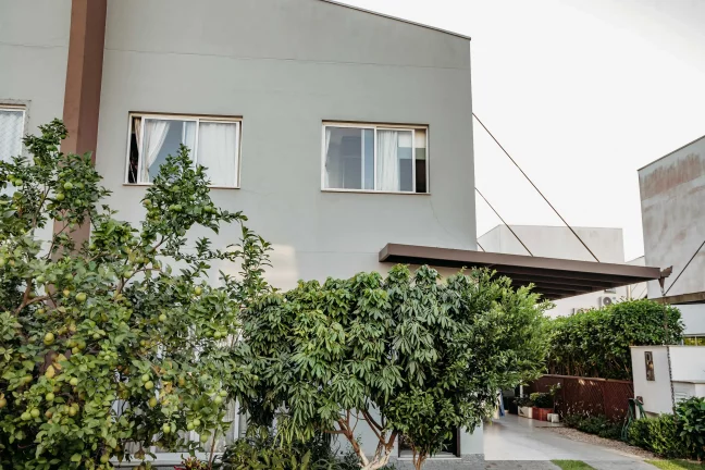 Imagem Casa em condomínio com 3 dormitórios sendo 1 suíte e 2 vagas na garagem em Balneário Camboriú/SC