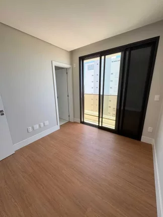 Imagem Apartamento com 3 suítes e 2 vagas de garagem em Piçarras/SC