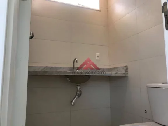 Imagem Excente casa duplex em centro de terreno, loteamento Argeu Fazendinha,(Av. Central)constituida de Varanda,Sala,03 quartos sendo com duas suiters,lavan