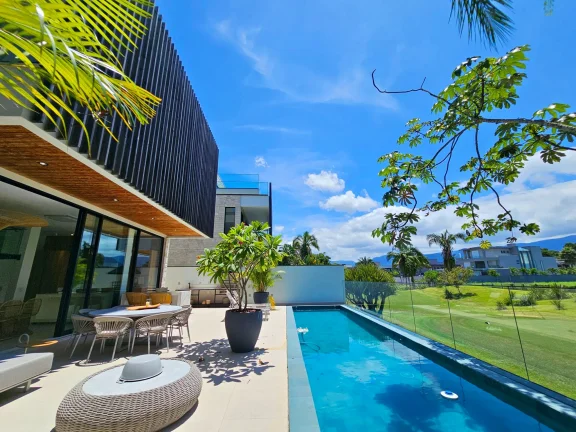 Residência de luxo no Riviera de São Lourenço Módulo 12: 5 suítes, 3 salas, 8 vagas. Condomínio 5 estrelas com certificação sustentável.