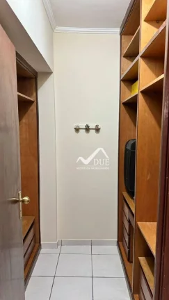 Imagem Apartamento com 3 quartos a 1/2 quadra da praia à venda, 210 m² por R$ 1.810.000 - Embaré - Santos/SP