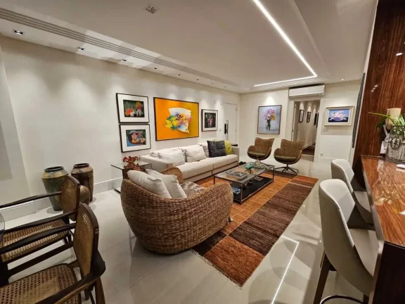 Imagem Apartamento com 4 dormitórios sendo 2 suítes e 4 vagas de garagem no Centro de Balneário Camboriú