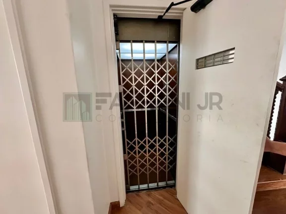 Imagem Casa Comercial de Alto Padrão no Jardim Paulista, São Paulo-SP: 6 Salas, 4 Banheiros, 8 Vagas, 375m² de Área