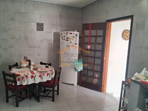 Imagem TERRENO COM 2 CASAS À VENDA.
Casa 1: 3 dormitórios, sendo 1 suíte com hidromassagem, 3 salas, coz...