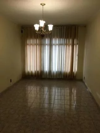 Imagem Casa Antiga com Terreno de 300 m² área 277 m² Construída Ótima Construtor