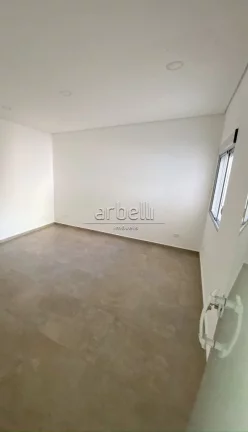 Imagem Casa comercial bem ampla com 250 M² com 5 salas, 3 lavabos, cozinha, 4 vagas de garagem, quintal e ...