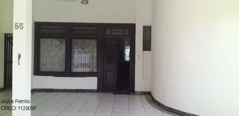 Imagem Casa Com 7 Dormitórios a 60 m Da Praia a Venda Em Peruíbe.
