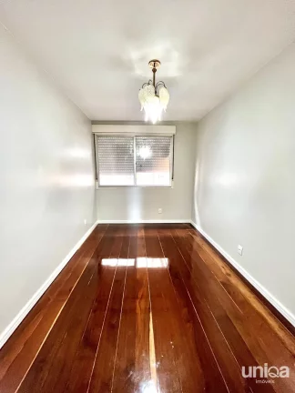 Apartamento de 04 dormitórios com sacada de frente e box garagem para venda em S