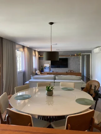 Imagem Apartamento com 3 suítes com marcenaria impecável, piso de madeira, ar condicionado e varanda gour...