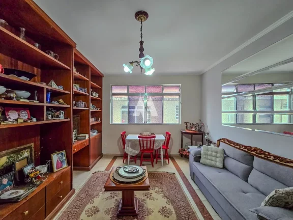 Imagem Apartamento com 2 dormitórios, sendo 1 suíte e dependência completa a 1/2 quadra da praia à venda no Embaré, Santos/SP