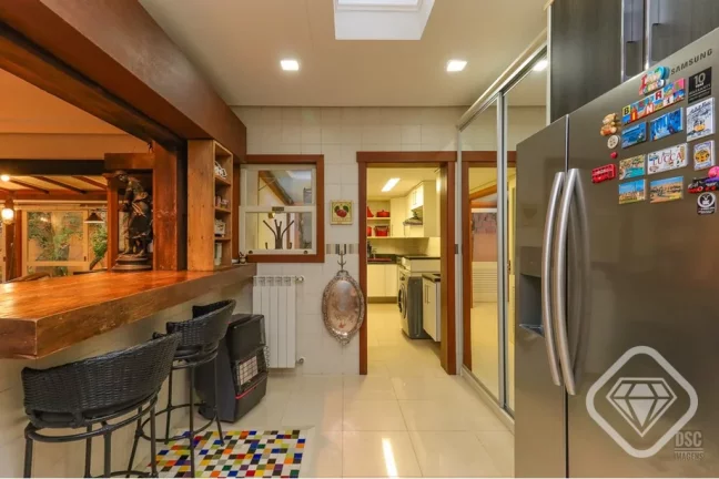Imagem Casa mobiliada de alto padrão em condomínio exclusivo na Tristeza

Uma residência impecável no c...