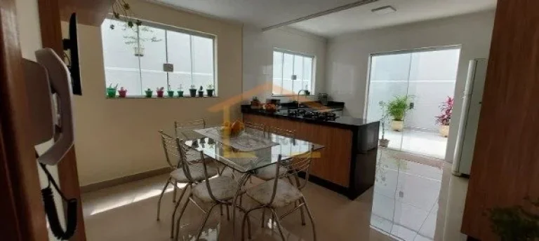 Imagem Excelente sobrado, 3 dormitórios, sendo 1 suíte com closet e varanda, mais 1 banheiro e 1 lavabo, ...