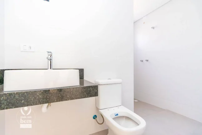 Imagem Sobrado em Condomínio Fechado à venda no Xaxim, com 3 quartos, suíte, terraço com churrasqueira e 1 vaga