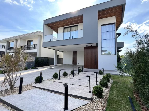 Casa Alto Padrão para Venda em Florianópolis / SC no bairro Ingleses do Rio Vermelho