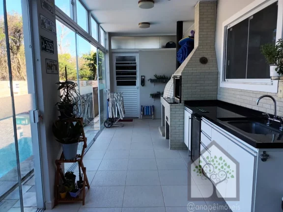 Imagem Casa de alto padrão em Condomínio Fechado