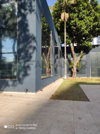 Imagem Descubra o seu novo endereço comercial dos sonhos no coração do Jardim Europa! Esta incrível casa comercial oferece uma ampla área externa perfeita pa