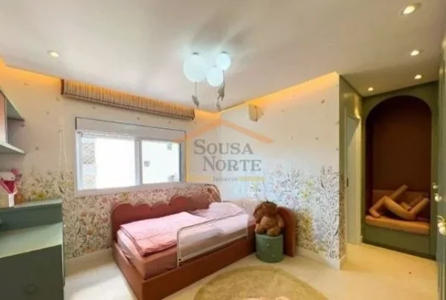 Imagem Apartamento alto padrão, com 263m² de área privativa e 2.303m² de área total. O imóvel conta c...