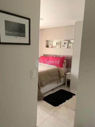 Imagem Amplo apartamento à venda com 2 quartos, sendo 2 suítes, e 3 banheiros no total. Este apartamento ...