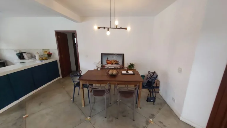 Imagem Casa em condomínio com segurança 24 horas localizado no Horto